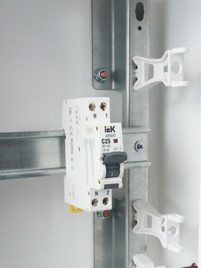ARMAT Автоматический выключатель дифференциального тока B06S 1P+NP C25 30мА тип A (18мм) IEK