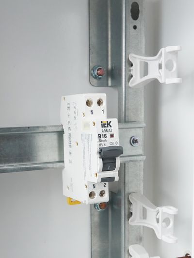 ARMAT Автоматический выключатель дифференциального тока B06S 1P+NP B16 30мА тип A (18мм) IEK