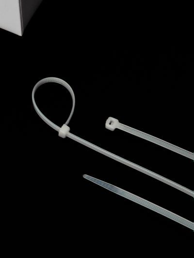 Хомут (стяжка)  нейлон   3.6 х 250  бел.  (50шт)  IEK UHH20-D036-250-050