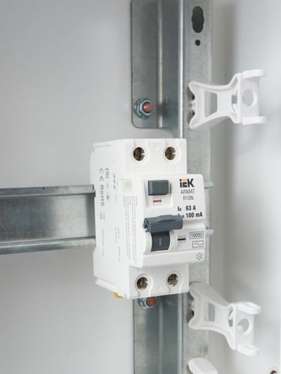 ARMAT Выключатель дифференциального тока R10N 2P 63А 100мА тип AC IEK