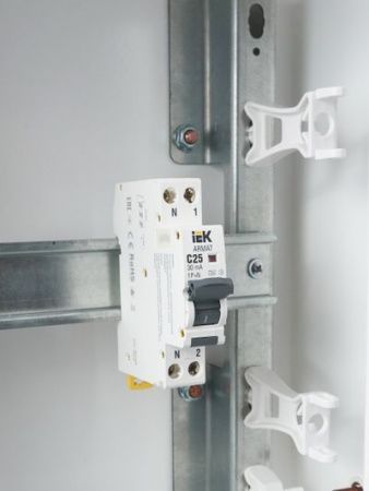 ARMAT Автоматический выключатель дифференциального тока B06S 1P+NP C25 30мА тип A (18мм) IEK