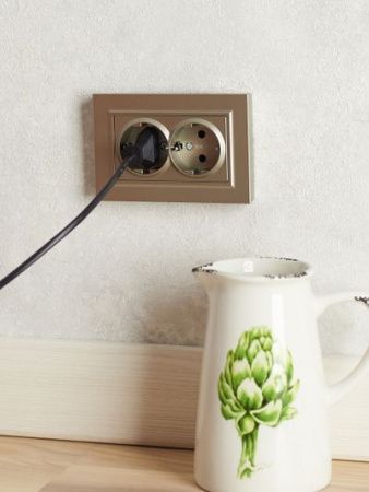 BRITE Розетка 2-местная с заземлением без защитных шторок 16А в сборе РС12-3-БрШ шампань IEK